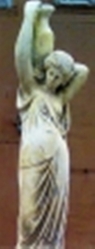 ландшафтная скульптура  Девочка с кувшином над головой